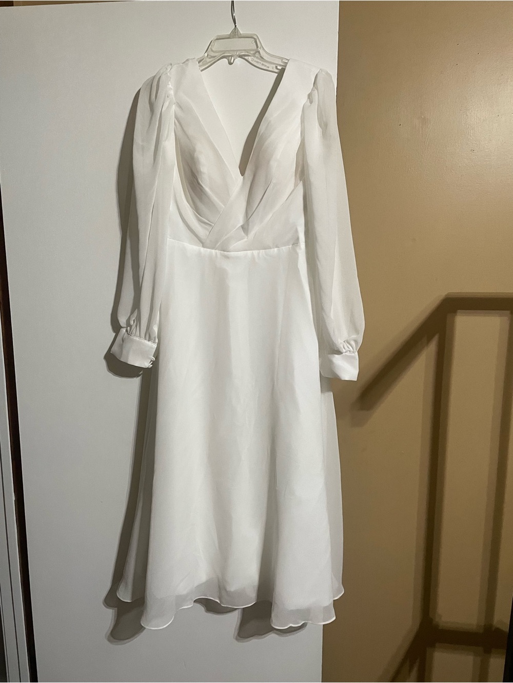 Elegant White Long-Sleeve V-Neck Midi Dress